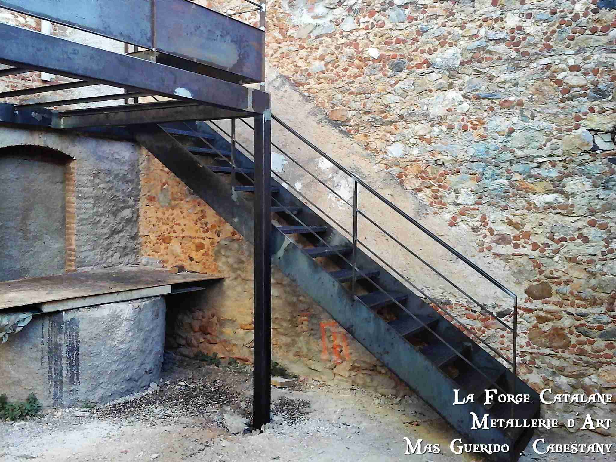 escalier double limon lateraux marches tole larmee forge catalane 2.jpg